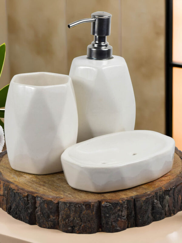 ToothbrushHolder